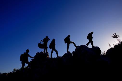 Personnes marchant