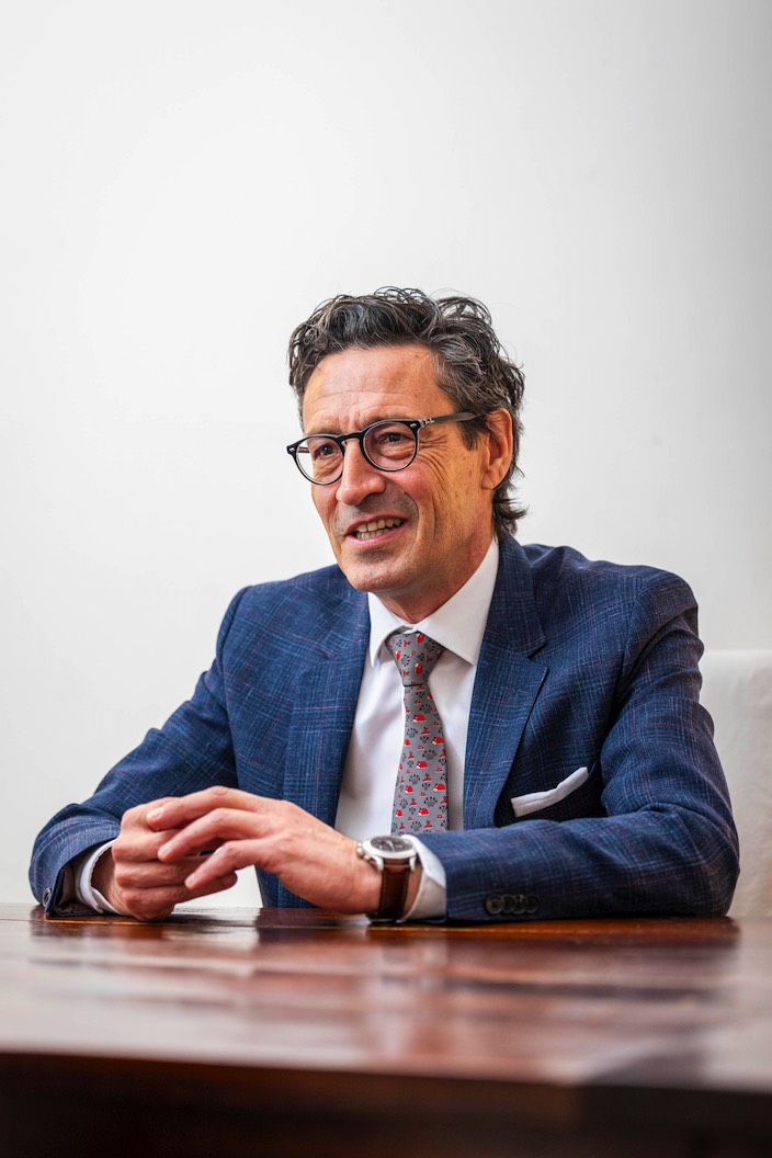 Georges T. Roos regarde l'avenir avec optimisme malgré tous ces défis.