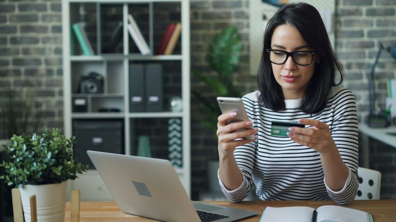 La durabilité dans le e-commerce symbolise l'écologie et l'équité.(Image : Vitaly Gariev/Unsplash)