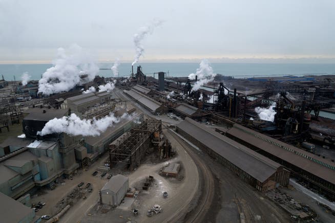 Malgré son statut de membre actif de l'accord de Paris, les États-Unis ont peu agi pour respecter les objectifs climatiques. Sur l’image, les usines Gary Works en Indiana, le plus grand site sidérurgique intégré des États-Unis.