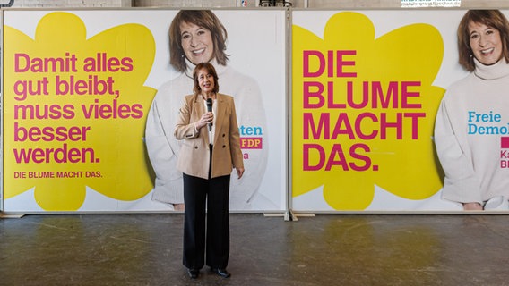 Katarina Blume, candidate phare de la FDP à Hambourg, lors de la présentation de sa campagne électorale.