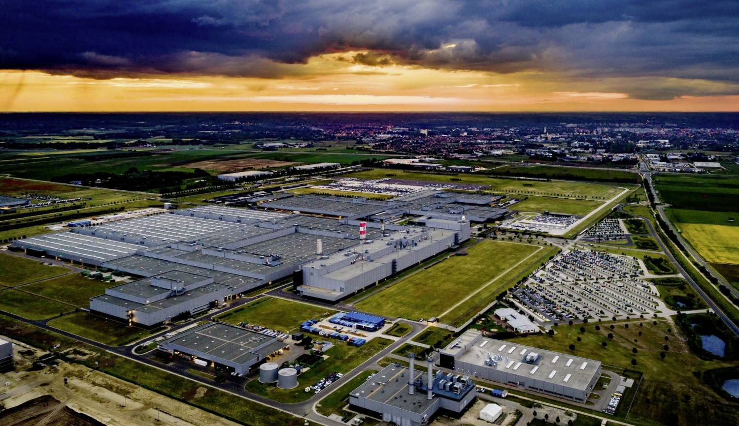 Mercedes verschiebt Arbeitsplätze und plant Reduzierung in Deutschland