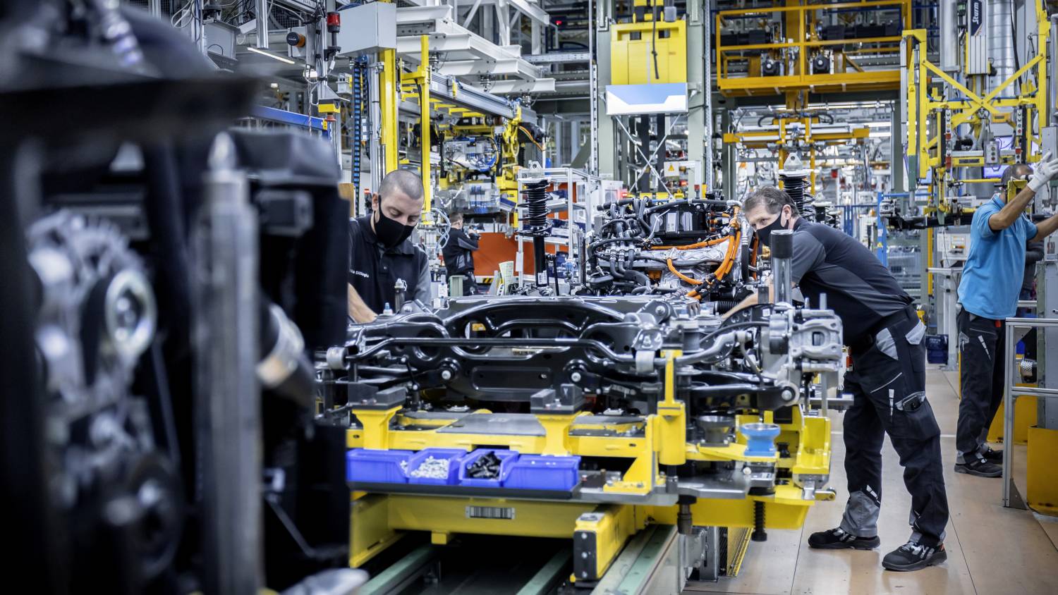 Mercedes réorganise ses postes et prévoit des réductions